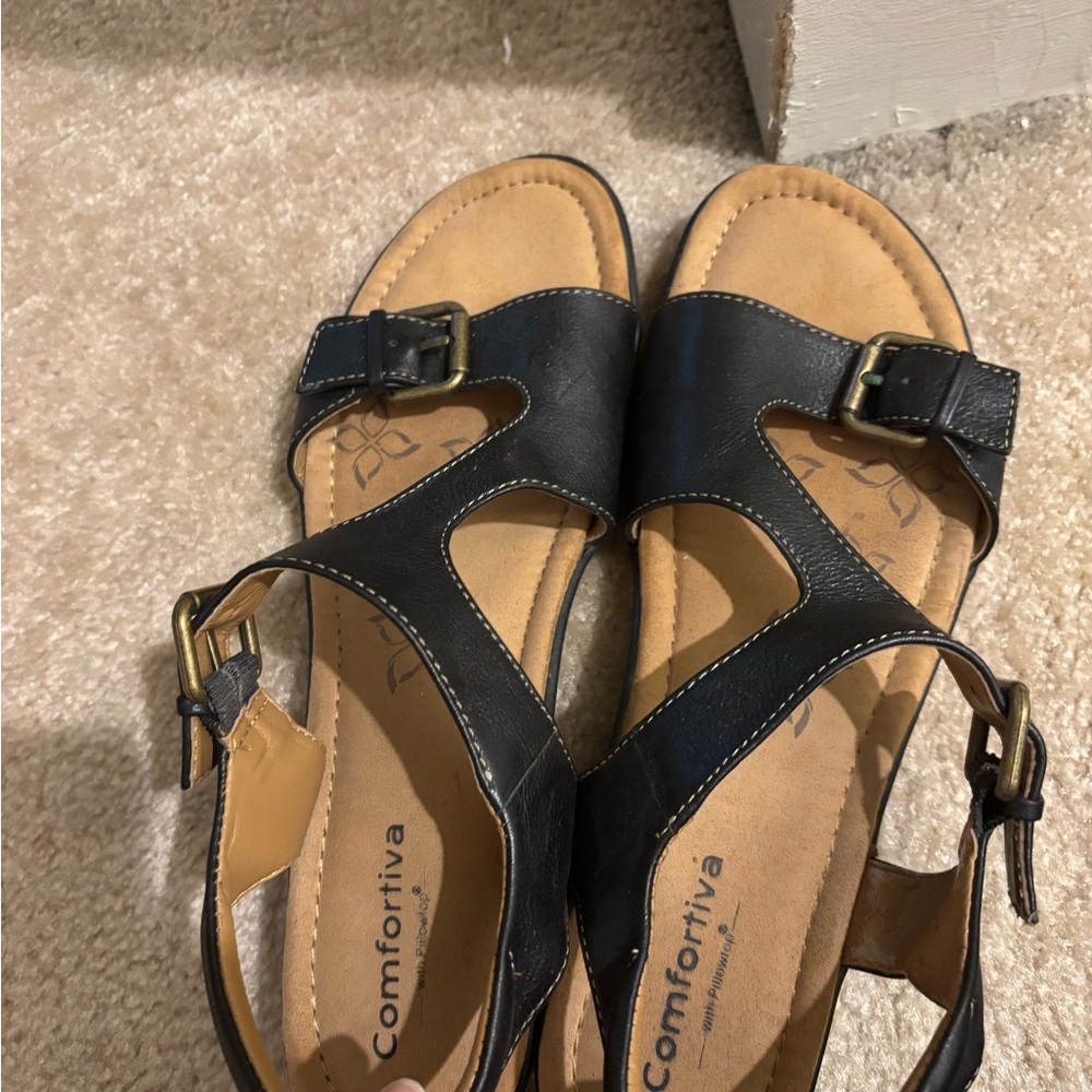 Comfortiva Black and Tan Strappy Sandals Size 11M
